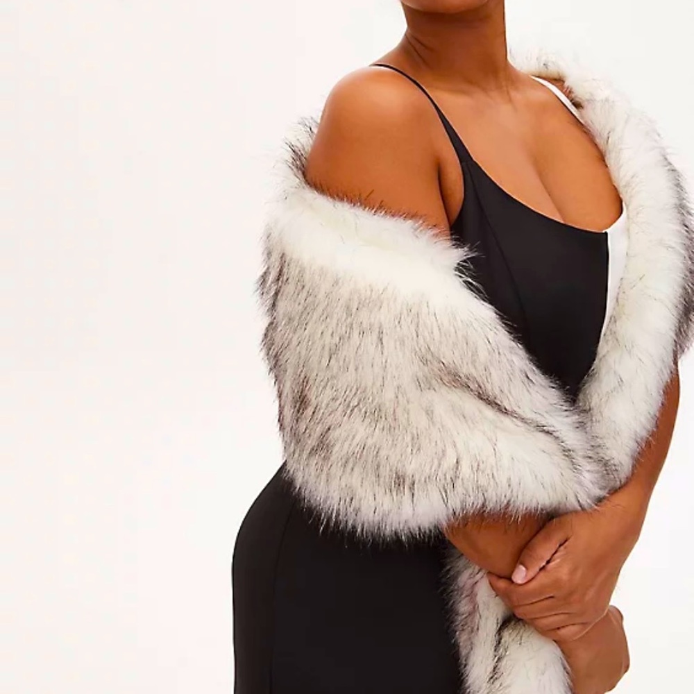 Torrid Villains 101 Dalmatians Disney plus Size 1/2 Faux Fur Shawl